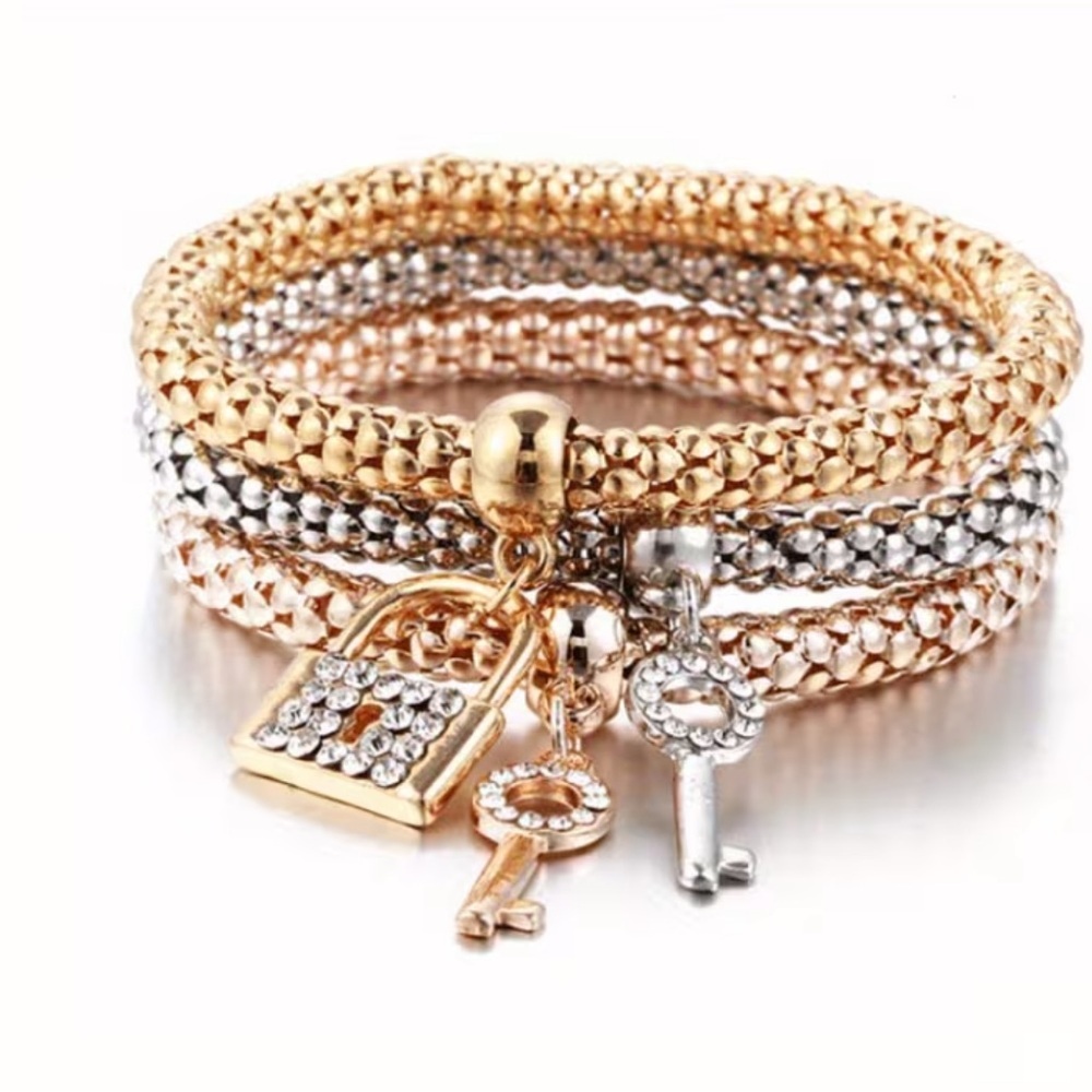 NWT Tri-Tone Stretch Bracelet Stack – Lock & Key Charms